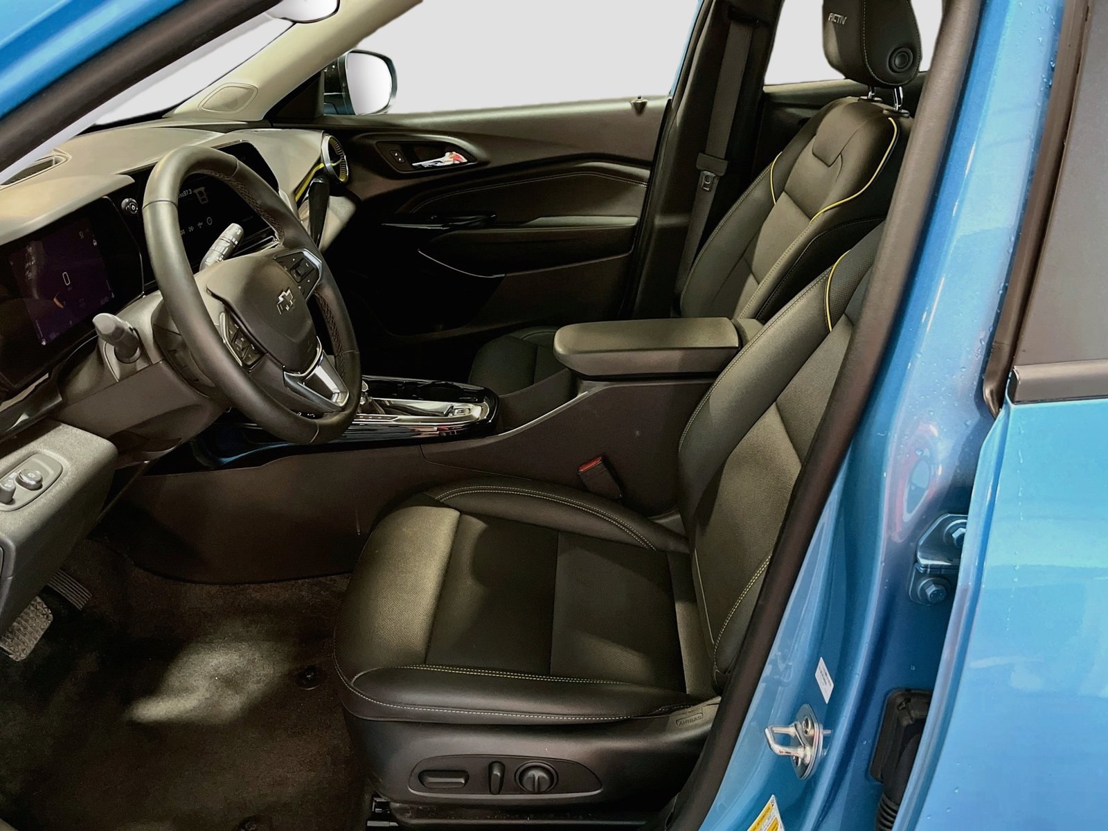 Used 2026 Chevrolet Trax ACTIV w/ Sunroof Package FWD image 20