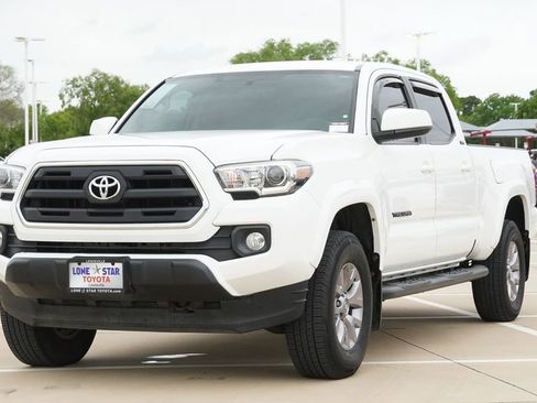 Used 2017 Toyota Tacoma SR5 w/ Tow Package image 4
