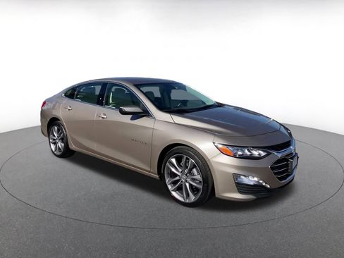 Used 2024 Chevrolet Malibu LT image 2