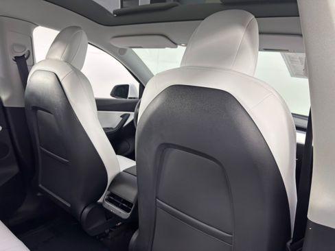 Used 2021 Tesla Model Y Long Range image 36