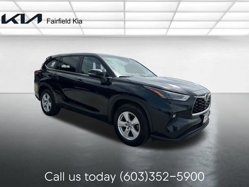Used 2023 Toyota Highlander LE FWD image 7