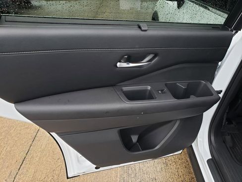 Certified 2025 Nissan Pathfinder SL w/ SL Premium Package image 18