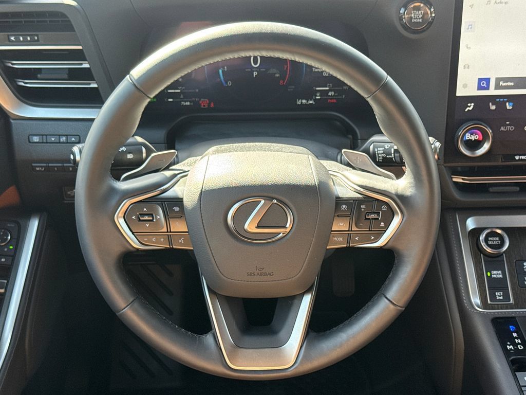 Used 2025 Lexus GX 550 w/ Accessory Package (2T) AWD/4WD image 14