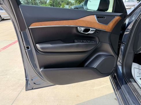 Used 2021 Volvo XC90 T6 Momentum w/ Protection Package Premier AWD/4WD image 11