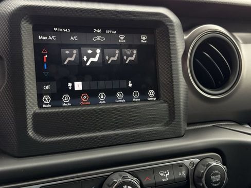 Used 2023 Jeep Gladiator Sport AWD/4WD image 14