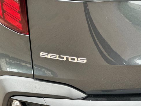 Used 2024 Kia Seltos EX FWD image 33