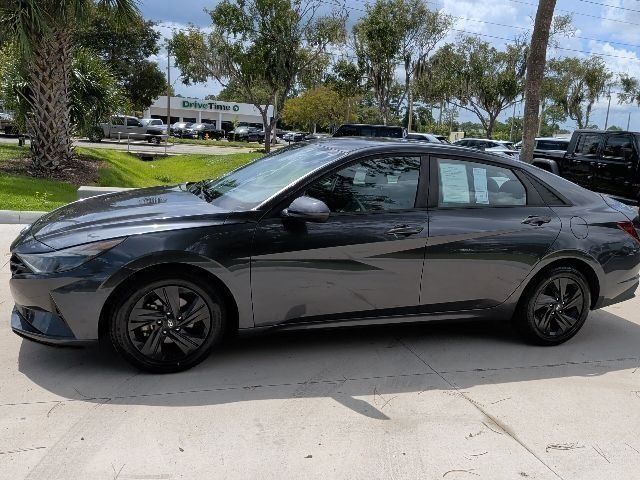 Certified 2021 Hyundai Elantra SEL FWD image 9