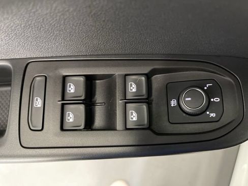 Used 2025 Volkswagen Taos SEL AWD/4WD image 27