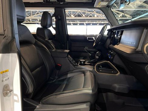 Used 2025 Ford Bronco Badlands image 33