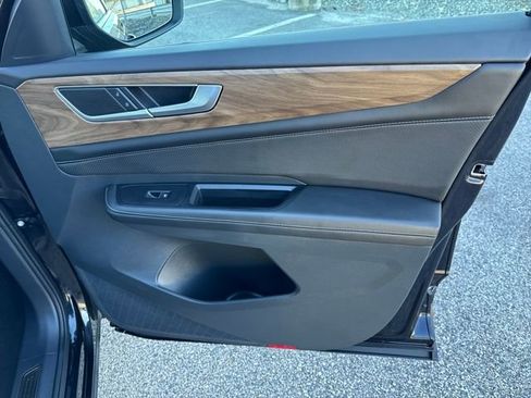 Certified 2025 Volkswagen Atlas SE image 35