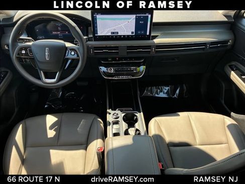 Used 2023 Lincoln Corsair AWD image 24