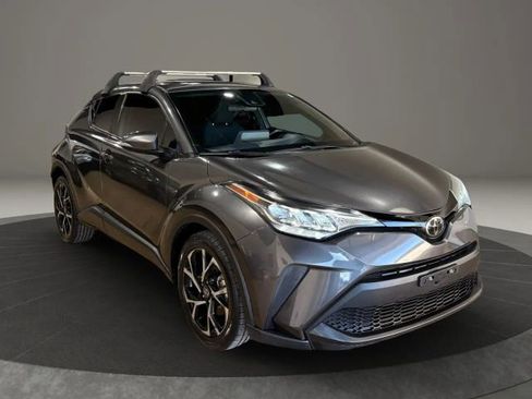 Used 2022 Toyota C-HR XLE image 4
