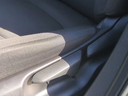 Used 2021 Toyota Corolla LE image 22