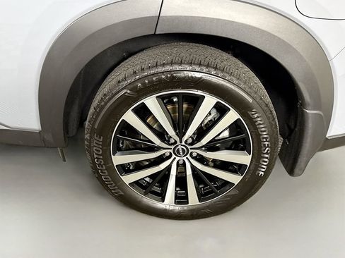 Certified 2025 Nissan Pathfinder Platinum AWD/4WD image 39