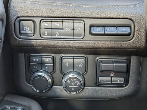 Used 2021 GMC Yukon Denali w/ Denali Premium Package image 25