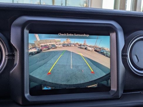 Used 2023 Jeep Wrangler Sahara image 22