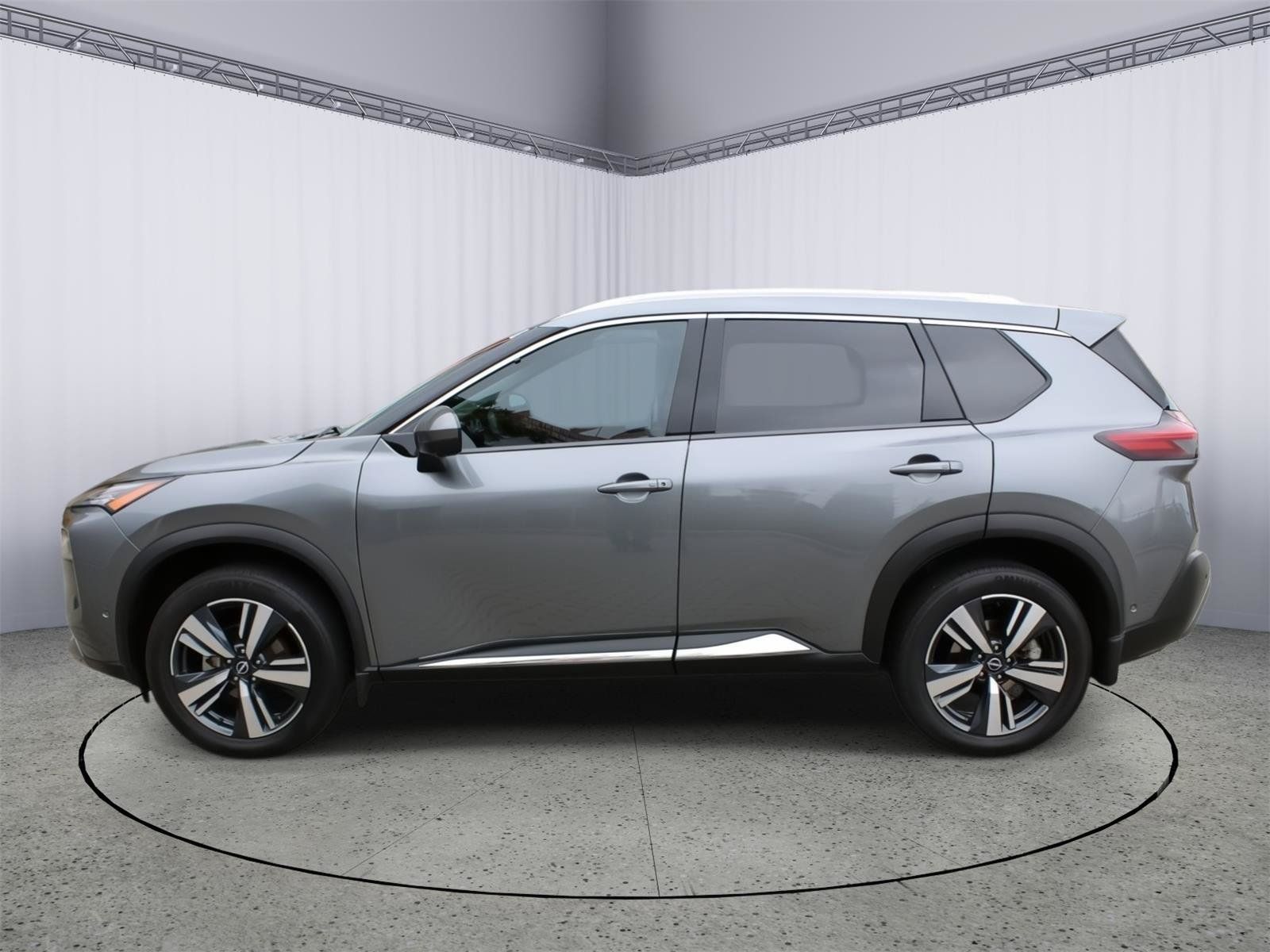 Used 2023 Nissan Rogue SL w/ SL Premium Package FWD image 5