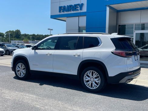 Used 2026 GMC Acadia Elevation w/ Elevation Premium Package FWD image 3
