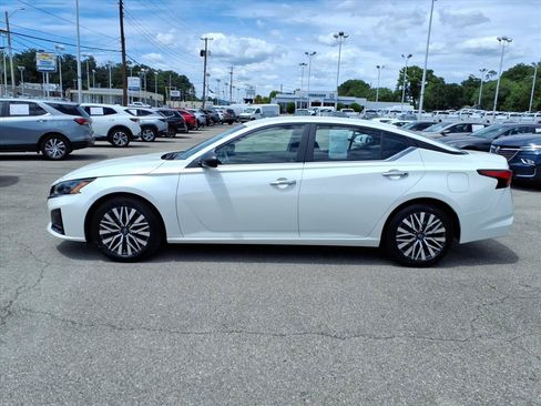 Used 2025 Nissan Altima 2.5 SV FWD image 7