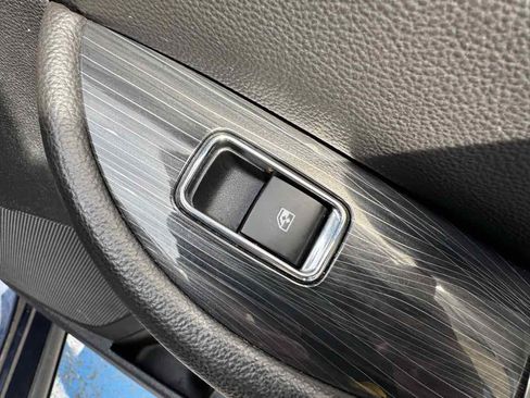 Used 2017 Chevrolet Impala Premier w/ Enhanced Convenience Package image 40