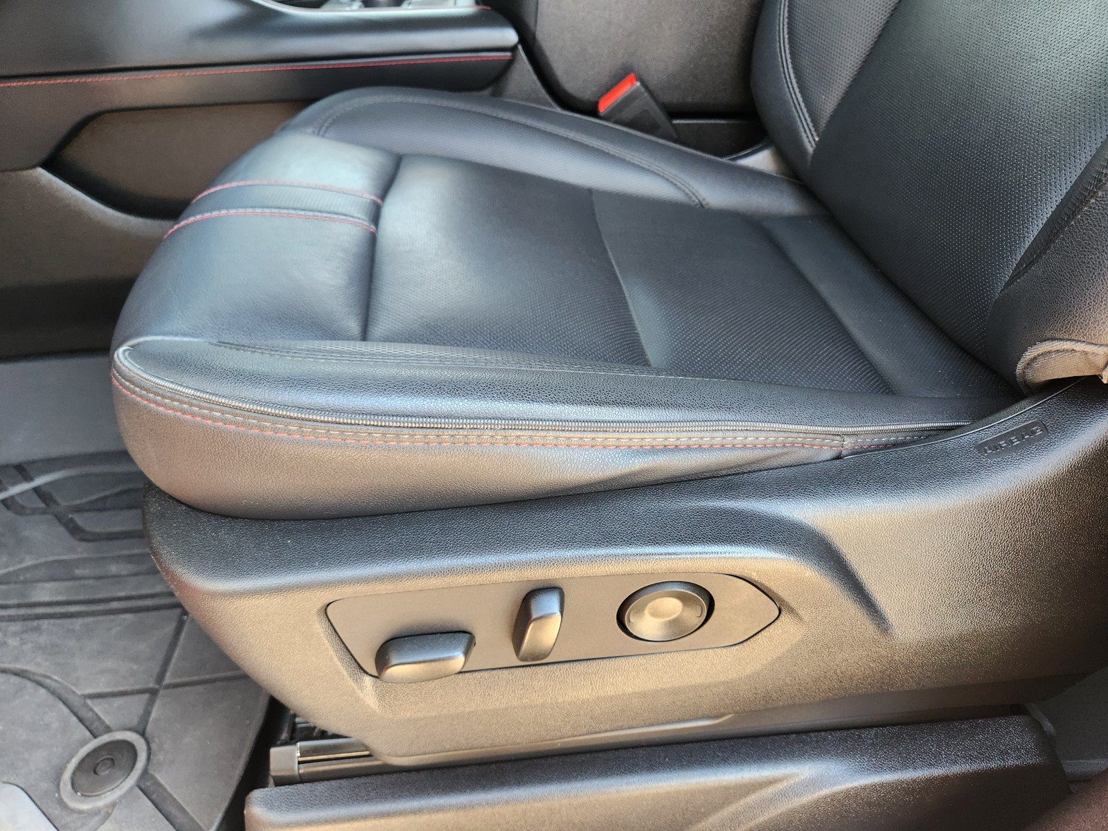Used 2023 Chevrolet Tahoe RST RWD image 23
