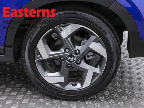 Used 2024 Hyundai Venue Limited image 34