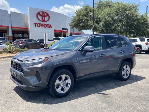 Used 2022 Toyota RAV4 XLE FWD image 1