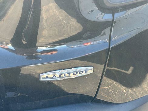 Used 2016 Jeep Renegade Latitude w/ Popular Equipment Group image 5