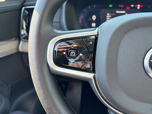 Certified 2025 Volvo XC90 B6 Plus image 23