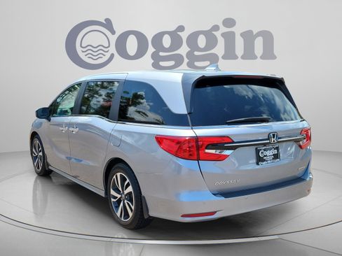 Used 2024 Honda Odyssey Touring image 3