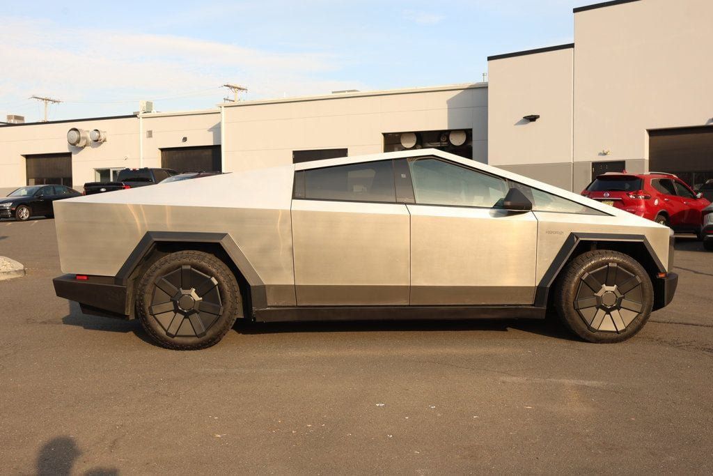 Used 2024 Tesla Cybertruck AWD Crew Cab image 6