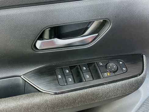 Used 2025 Nissan Kicks SV FWD image 15
