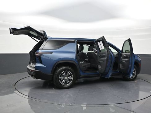 Used 2024 Chevrolet Traverse LS FWD image 29