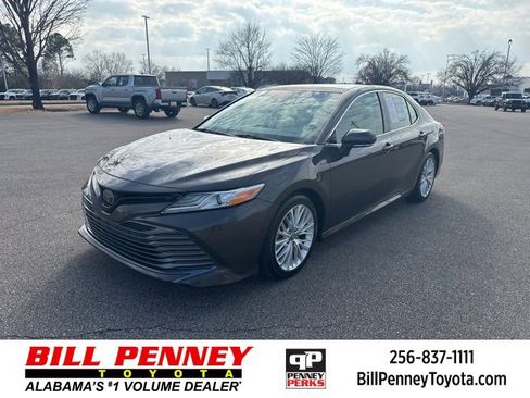 Used 2018 Toyota Camry XLE image 1