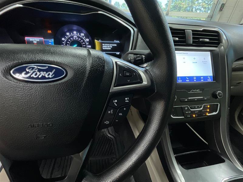 Used 2020 Ford Fusion SE FWD image 20