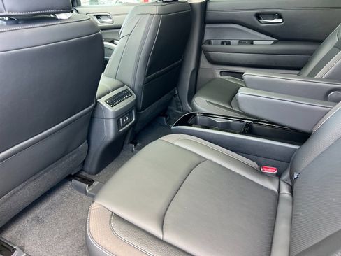New 2026 Nissan Pathfinder SL image 11