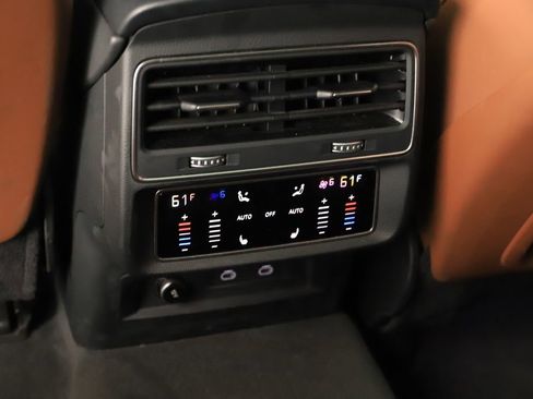 Used 2023 Audi Q8 Prestige w/ Prestige Package image 20