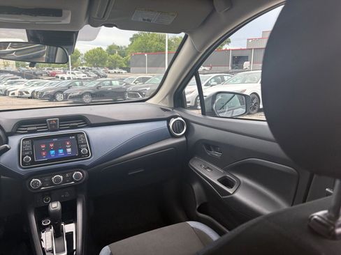 Used 2025 Nissan Versa SV FWD image 33
