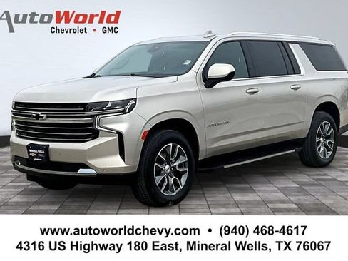 Used 2024 Chevrolet Suburban LT RWD image 1