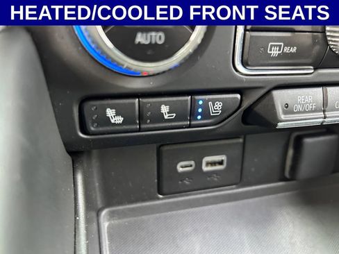 Used 2024 GMC Yukon XL SLT w/ SLT Premium Package RWD image 6
