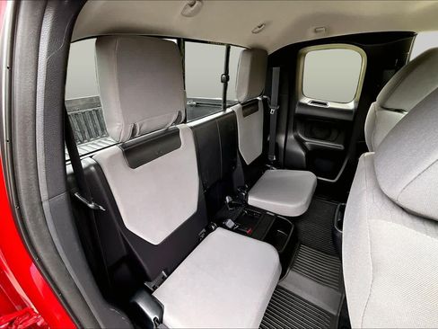 Used 2017 Toyota Tacoma SR5 AWD/4WD image 20