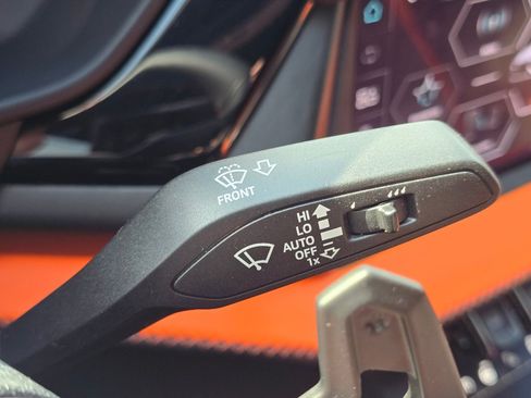 Used 2025 Lamborghini Urus SE AWD/4WD image 44