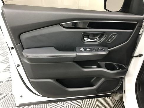 Used 2023 Honda Pilot Touring image 12