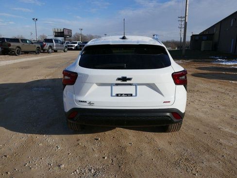 New 2026 Chevrolet Trax RS w/ Sunroof Package FWD image 5