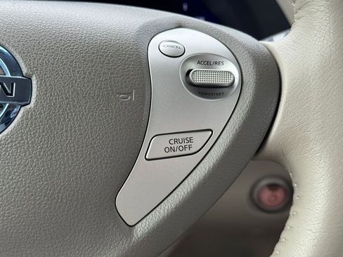 Used 2012 Nissan Leaf SL image 29