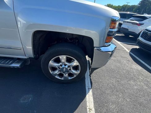 Used 2019 Chevrolet Silverado 2500 LTZ w/ Duramax Plus Package AWD/4WD image 4