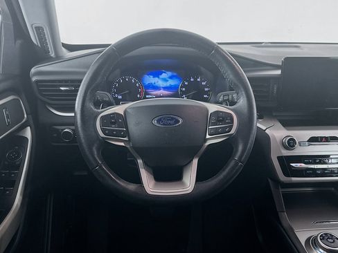 Used 2020 Ford Explorer XLT image 18