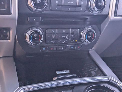 Used 2018 Ford F450 Platinum w/ Platinum Ultimate Package AWD/4WD image 25
