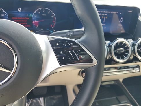 Certified 2025 Mercedes-Benz GLA 250 image 25