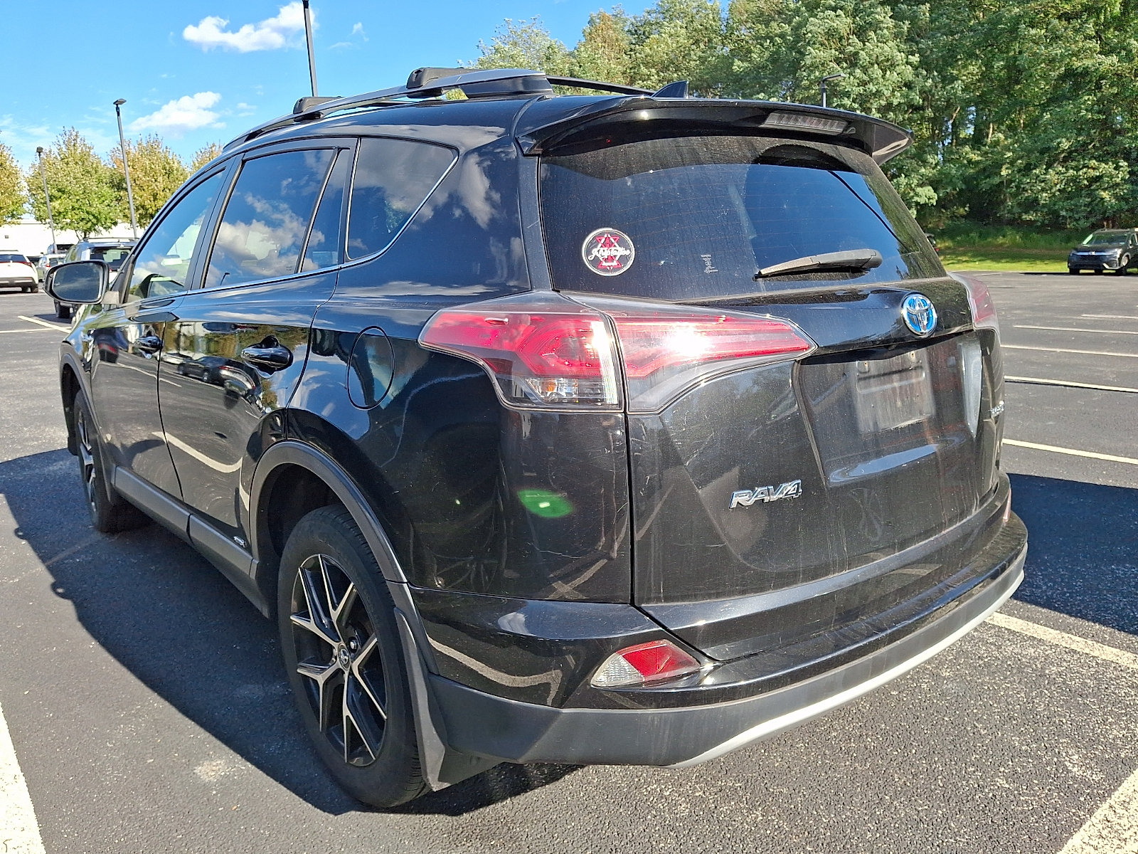 Used 2018 Toyota RAV4 SE AWD/4WD image 2
